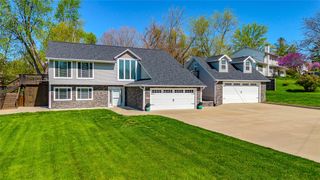 6810 Coburn Lane, Johnston, IA 50131
