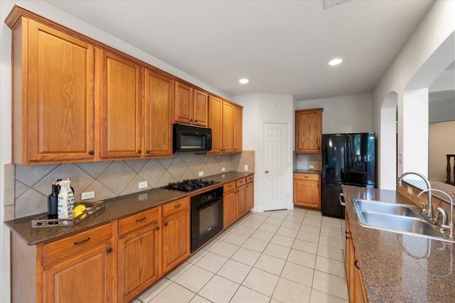6945 Shoreview Drive, Grand Prairie, TX 75054