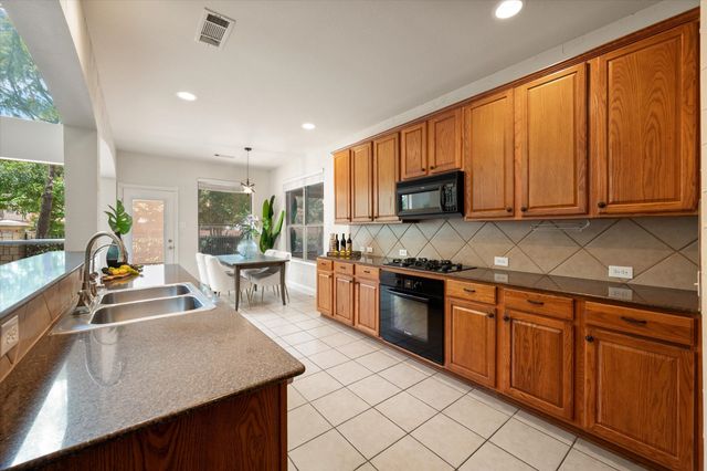 6945 Shoreview Drive, Grand Prairie, TX 75054