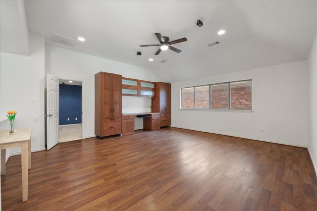 6945 Shoreview Drive, Grand Prairie, TX 75054