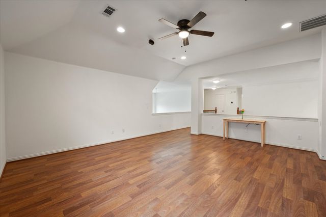 6945 Shoreview Drive, Grand Prairie, TX 75054
