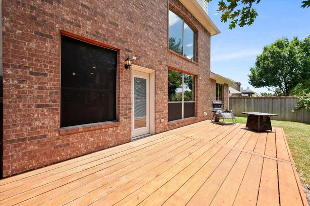 6945 Shoreview Drive, Grand Prairie, TX 75054