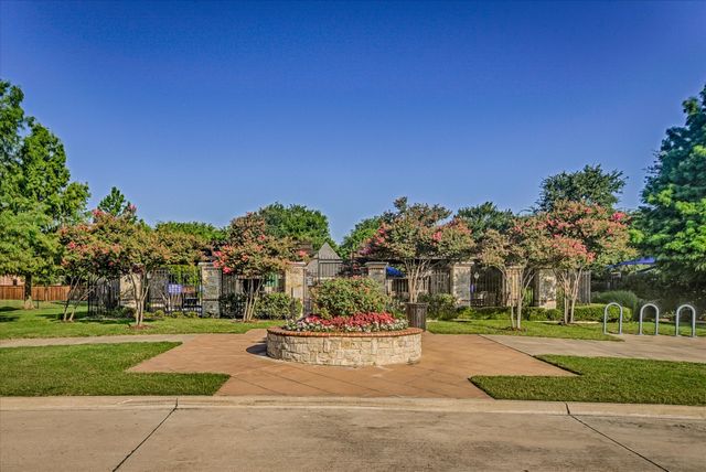 6945 Shoreview Drive, Grand Prairie, TX 75054