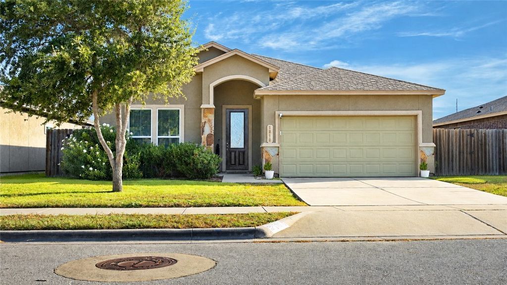 1818 Bay Landing Dr, Portland, TX 78374 — exterior