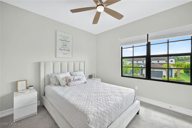 7570 Rockefeller DR, Naples, FL 34119