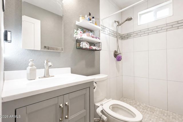 2209 N RECKER Road, Mesa, AZ 85215