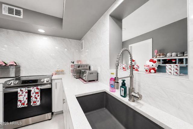 2209 N RECKER Road, Mesa, AZ 85215
