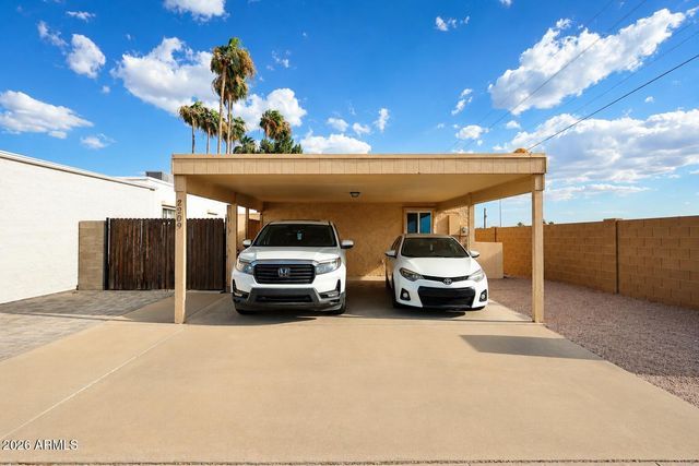 2209 N RECKER Road, Mesa, AZ 85215