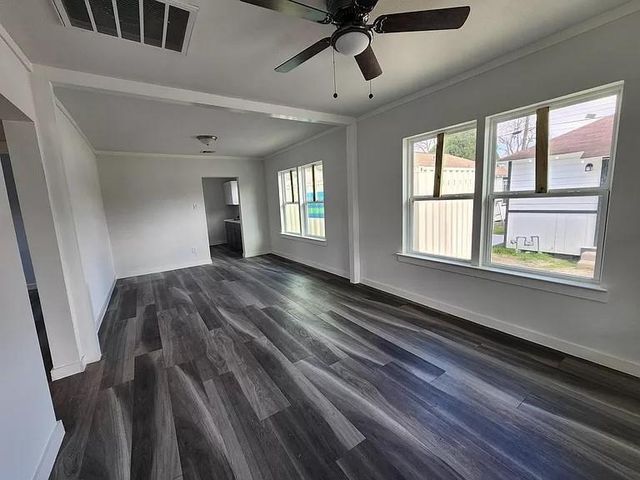 3903 Broyles St, Houston, TX 77026