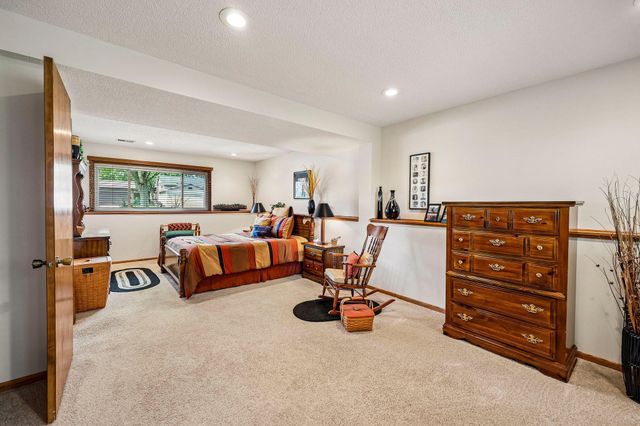 4292 Eagle Crest Drive, Eagan, MN 55122