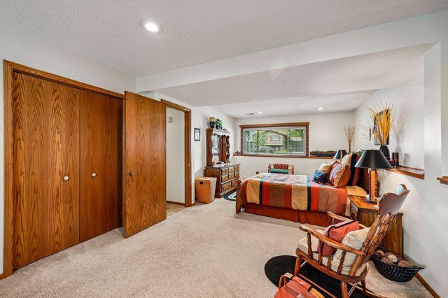 4292 Eagle Crest Drive, Eagan, MN 55122