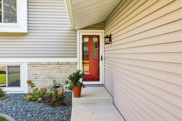 4292 Eagle Crest Drive, Eagan, MN 55122