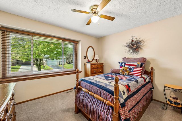 4292 Eagle Crest Drive, Eagan, MN 55122