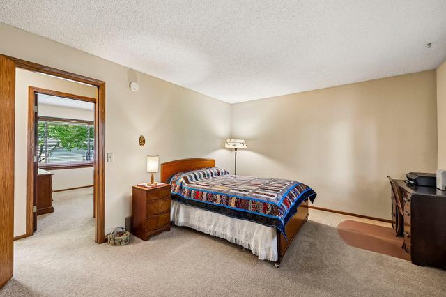 4292 Eagle Crest Drive, Eagan, MN 55122