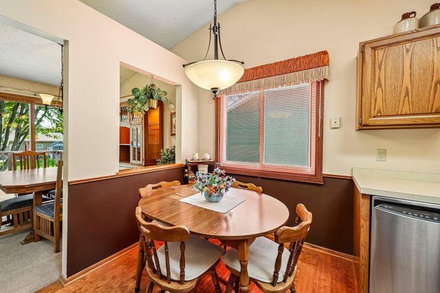 4292 Eagle Crest Drive, Eagan, MN 55122