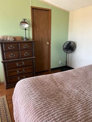 207 North Street, Claude, TX 79019