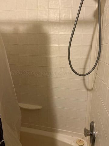 207 North Street, Claude, TX 79019