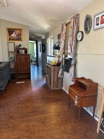 207 North Street, Claude, TX 79019