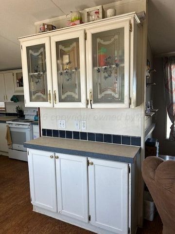 207 North Street, Claude, TX 79019