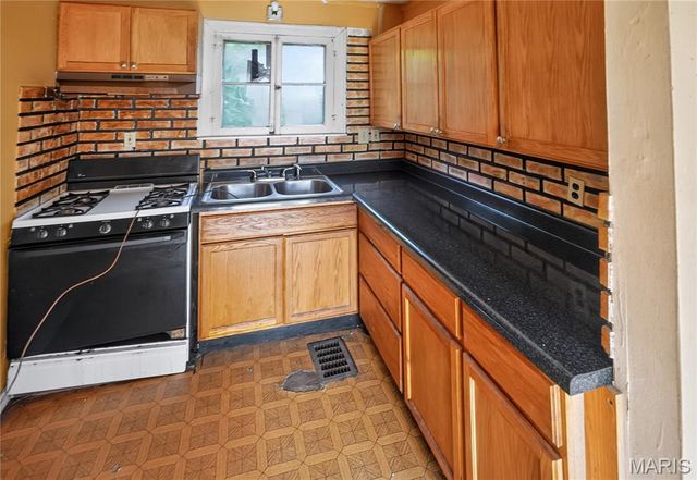 422 Scenic Drive, Riverview, MO 63137