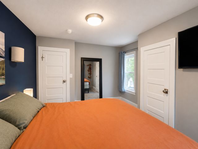 2701 Russell Avenue N, Minneapolis, MN 55411