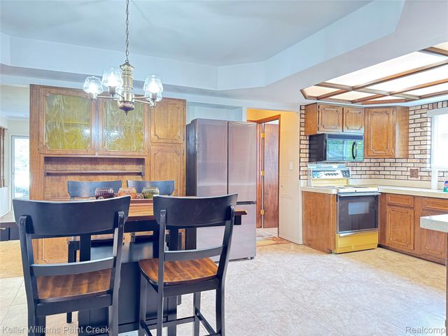 11102 Fairway Drive, Sterling Heights, MI 48312