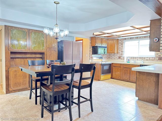 11102 Fairway Drive, Sterling Heights, MI 48312