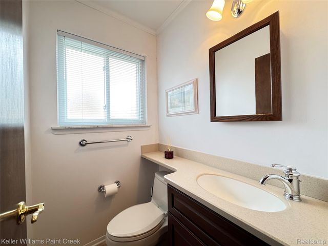 11102 Fairway Drive, Sterling Heights, MI 48312