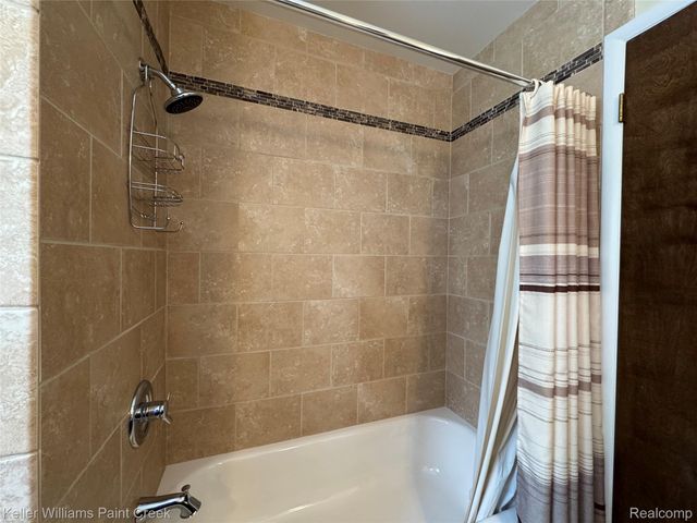11102 Fairway Drive, Sterling Heights, MI 48312