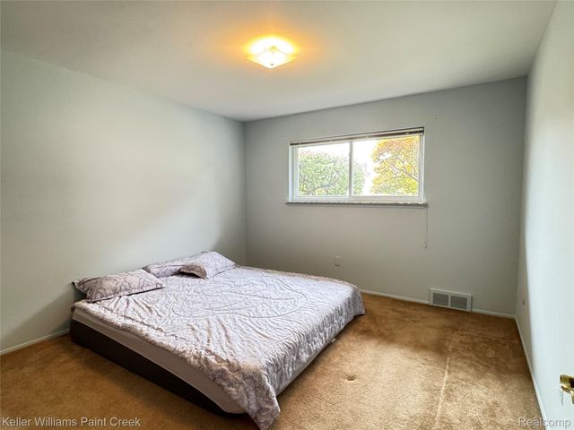11102 Fairway Drive, Sterling Heights, MI 48312