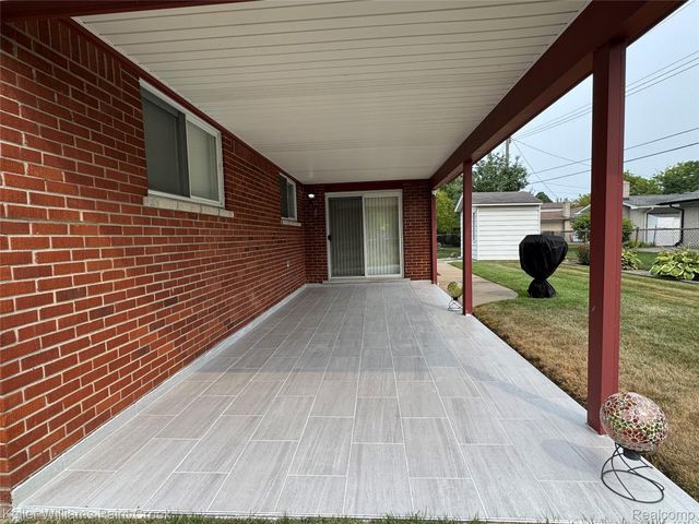 11102 Fairway Drive, Sterling Heights, MI 48312