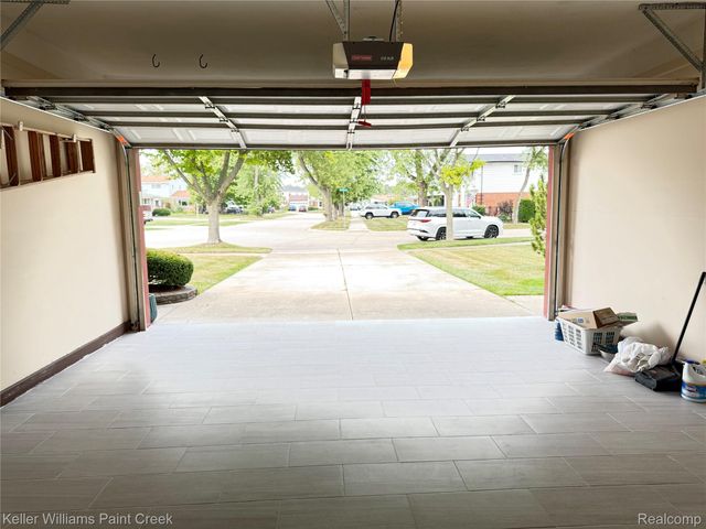 11102 Fairway Drive, Sterling Heights, MI 48312