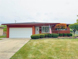 11102 Fairway Drive, Sterling Heights, MI 48312