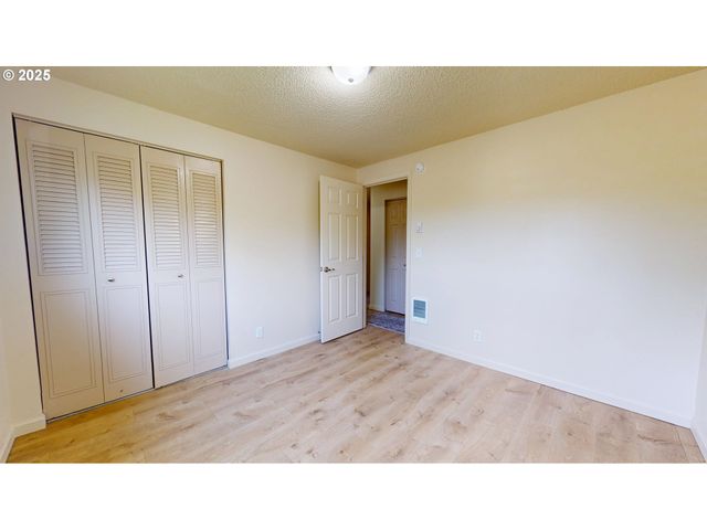 143 V St, Springfield, OR 97477