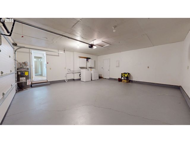 143 V St, Springfield, OR 97477