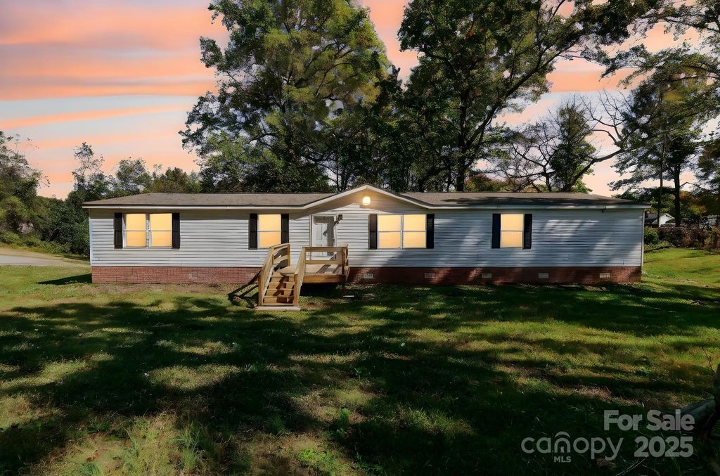 3802 Hickory Grove Road, Mount Holly, NC 28120