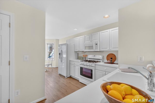 1502 Pinnacle Way 1502, Danbury, CT 06811