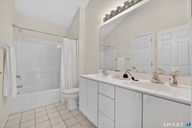 1502 Pinnacle Way 1502, Danbury, CT 06811