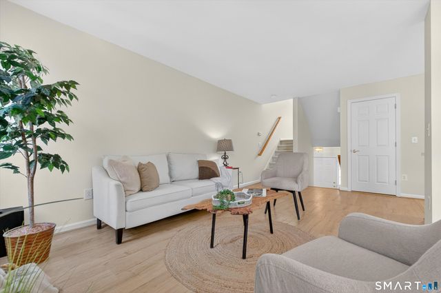 1502 Pinnacle Way 1502, Danbury, CT 06811