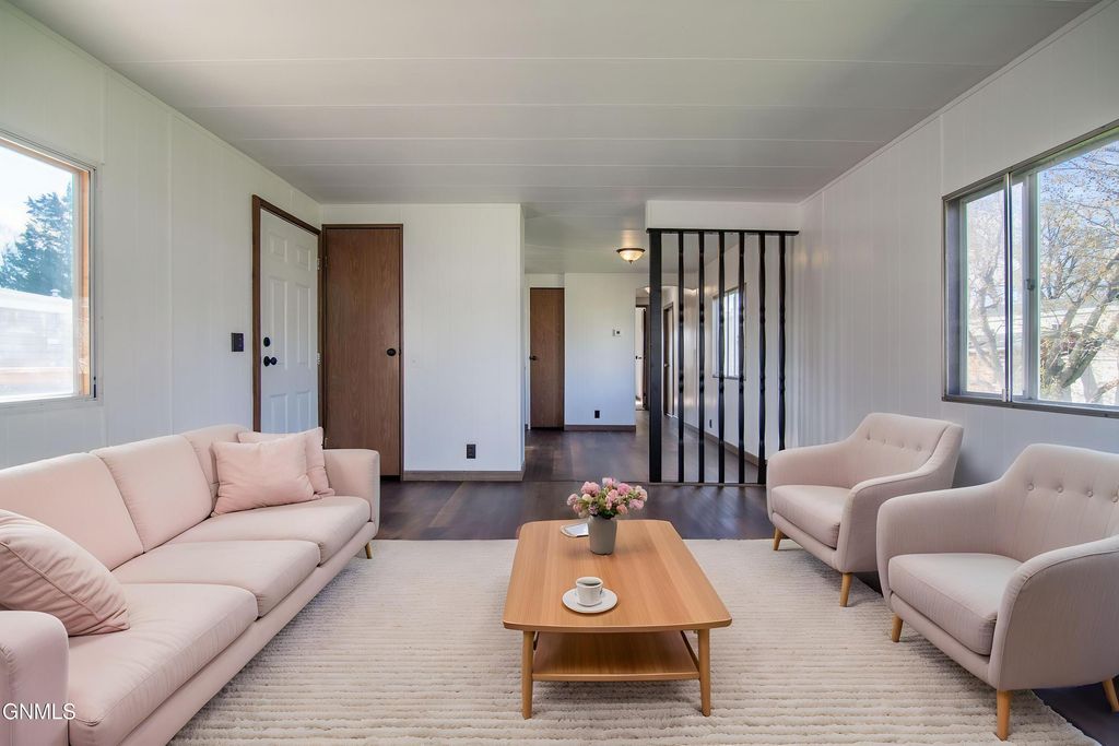 1201 Pioneer Trail, Mandan, ND 58554 photo 2