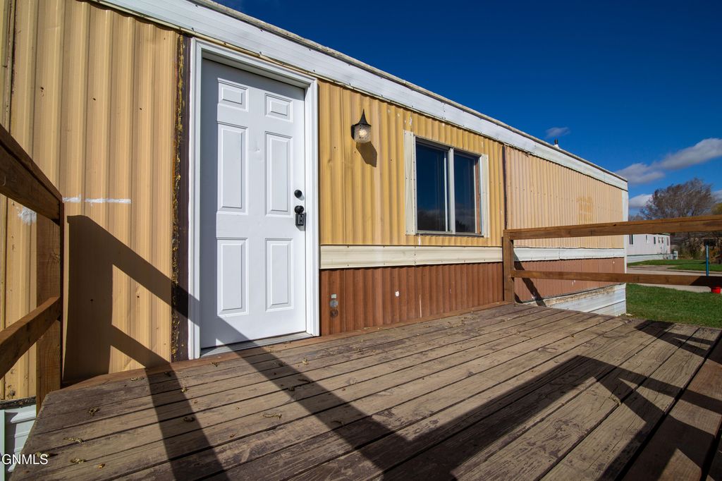 1201 Pioneer Trail, Mandan, ND 58554 photo 9