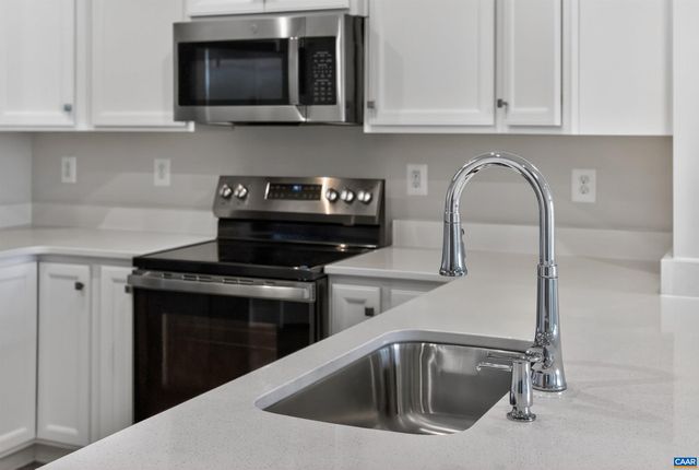 5A PERSEUS LN, Charlottesville, VA 22901