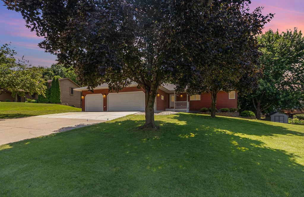 204 10th Street SE, New Prague, MN 56071