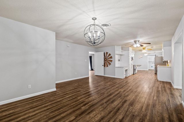 404 S 14th Street, West Columbia, TX 77486