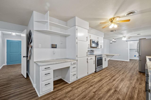 404 S 14th Street, West Columbia, TX 77486