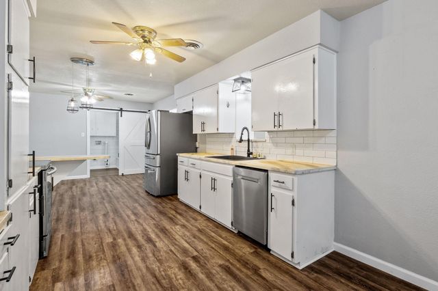 404 S 14th Street, West Columbia, TX 77486