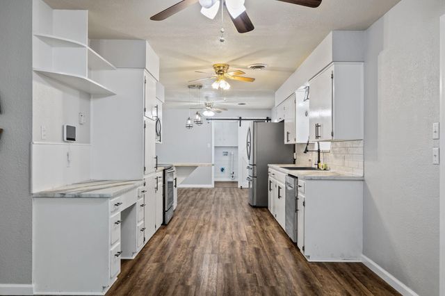 404 S 14th Street, West Columbia, TX 77486