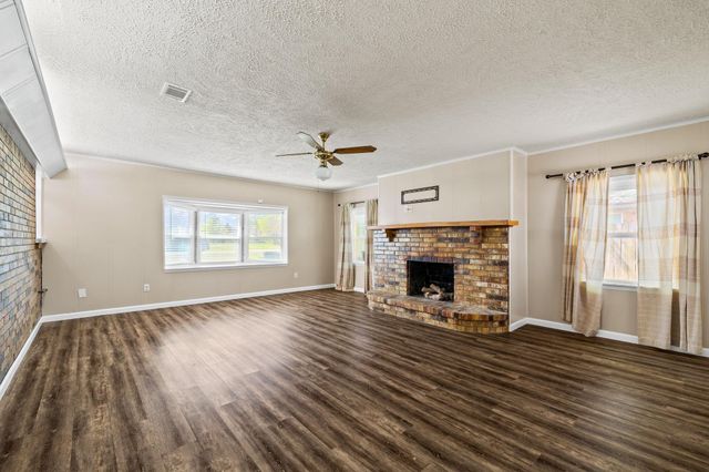 404 S 14th Street, West Columbia, TX 77486