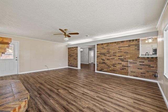 404 S 14th Street, West Columbia, TX 77486