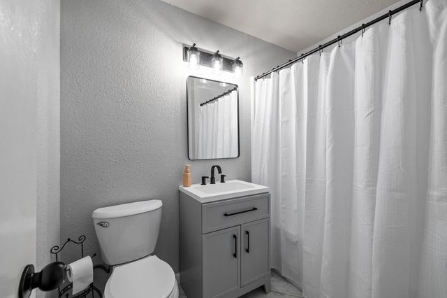 404 S 14th Street, West Columbia, TX 77486